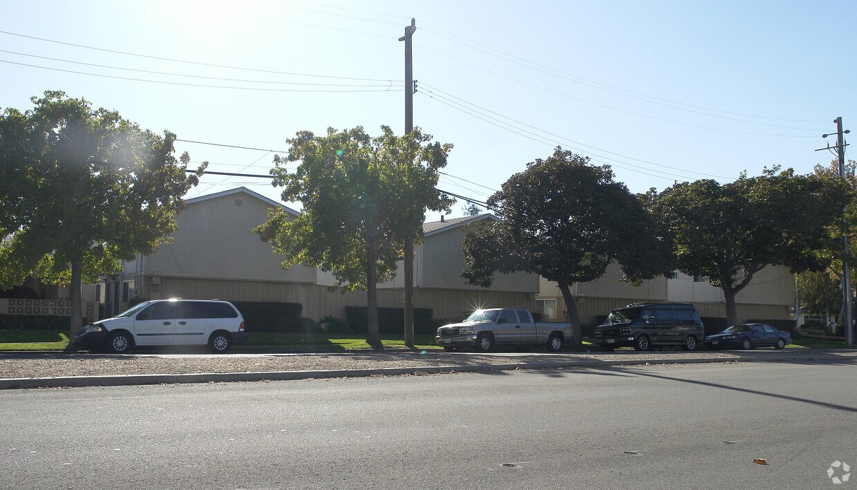 Building Photo - 6168 Cedar Blvd