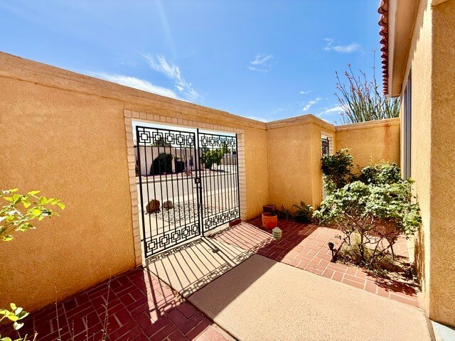 Building Photo - 3201 La Ronda Pl NE