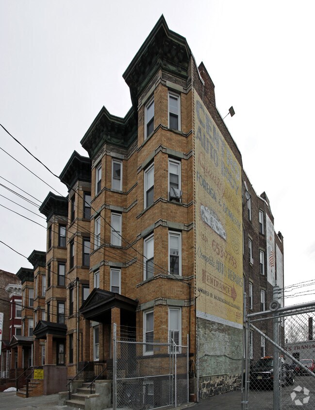 Primary Photo - 376 Baldwin Ave