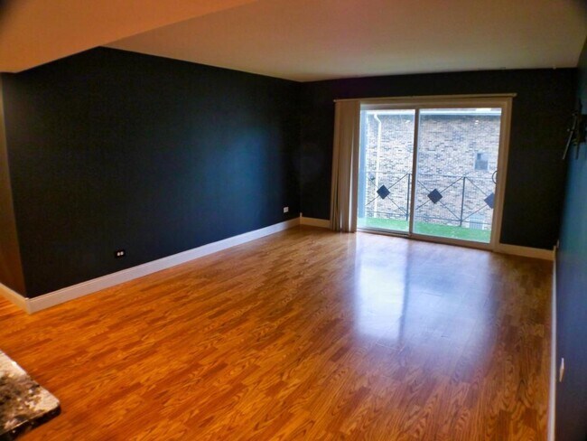 Building Photo - 10308 Circle Dr