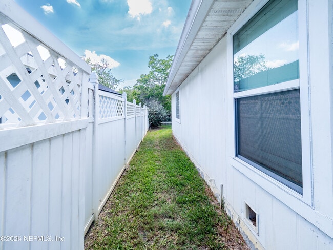 Building Photo - 2704 Coachman Lakes Dr