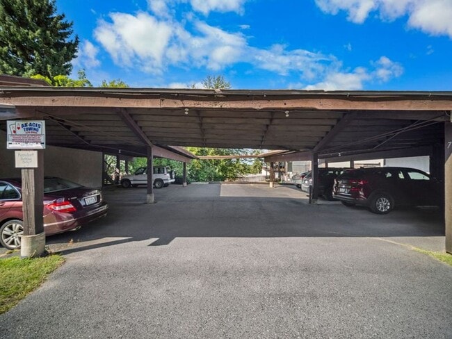 Building Photo - Modern Comfort: 1-Bedroom Apartment with B...