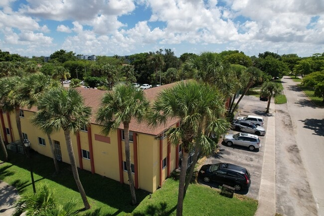 Building Photo - Brisa Apartment Homes