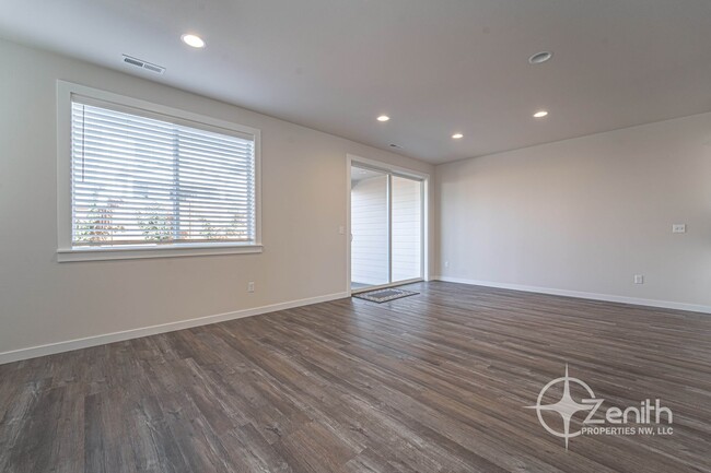 Building Photo - Move In By 12/31 + Pay No Rent Until Febru...