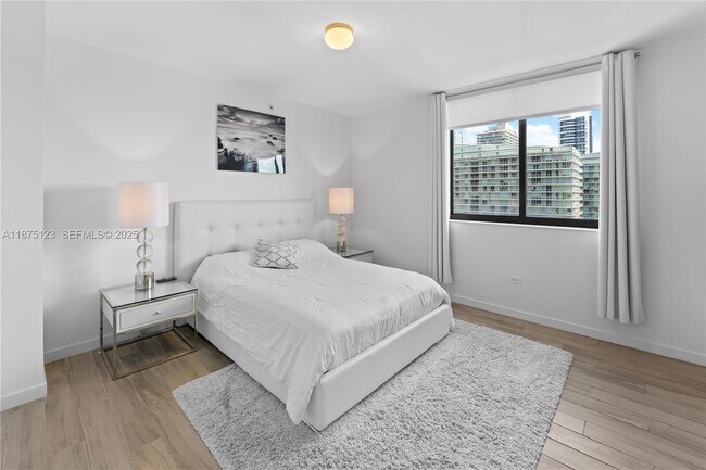 Foto del edificio - 999 SW 1st Ave