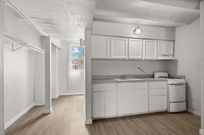 Building Photo - Nova Point Gated Community