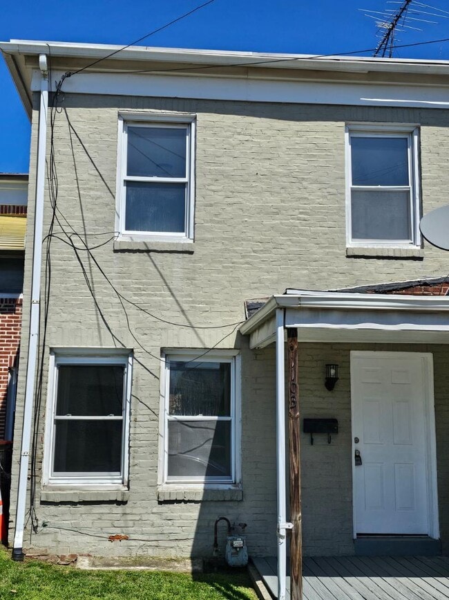 Photo - 1103 Baldwin St House