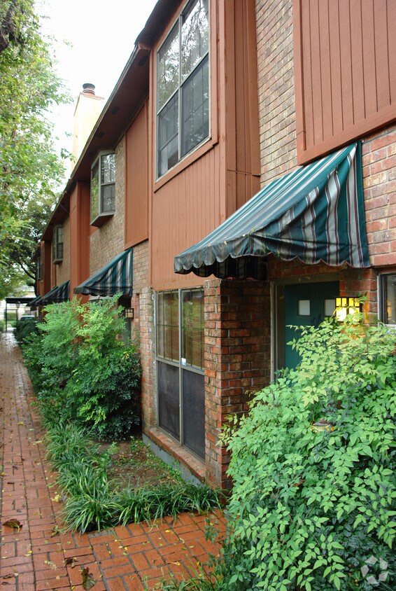 2807 Throckmorton St, Dallas, TX 75219 Apartments at 2807 Throckmorton St Dallas, TX