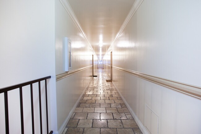 Foto del edificio - 1510 S Barrington Ave