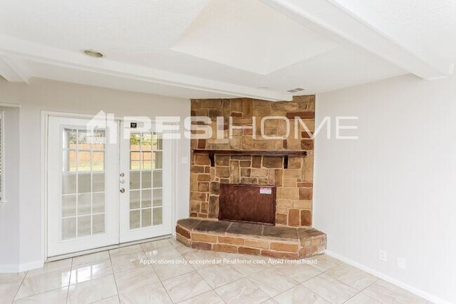 Foto del edificio - 6317 Carousel Drive