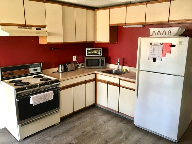 Building Photo - 157 Perkins St