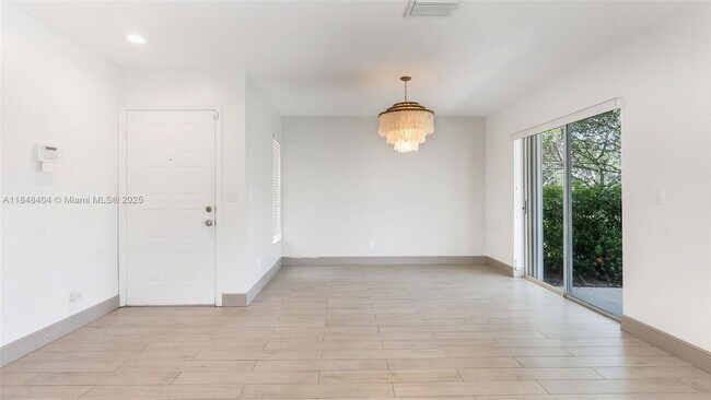 Foto del edificio - 909 Garnet Cir
