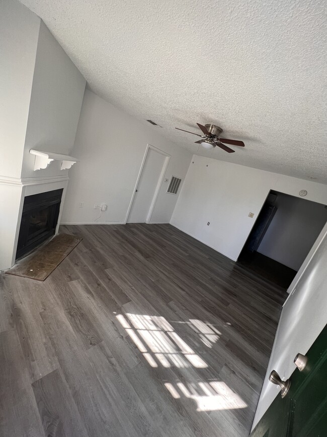living - 3482 King Bradford Dr