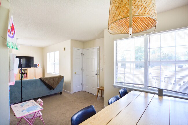 Building Photo - Adorable Single Family House in West Ashley