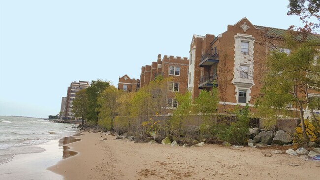 Building View - 1059 W North Shore Ave