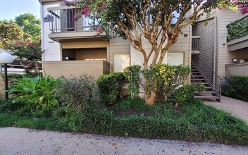 Building Photo - 10051 Westpark Dr