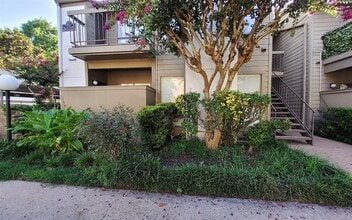 Building Photo - 10051 Westpark Dr