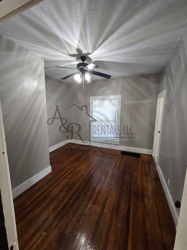 Building Photo - 103 E 17th St