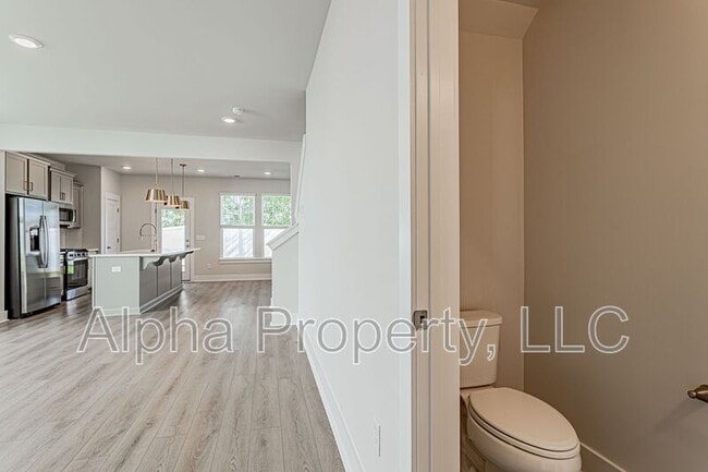 Building Photo - Hickory Heights