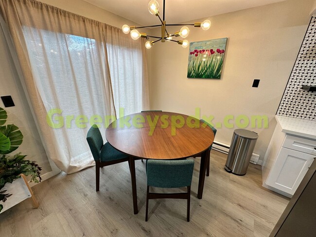 Foto del edificio - Updated 2-Bedroom Unit on one level that i...