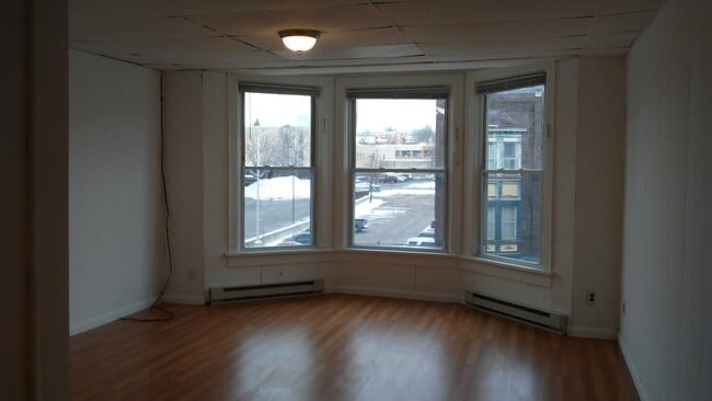 Building Photo - 32 S Main St