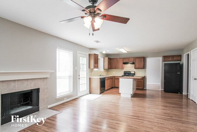 Building Photo - 14827 Willow Hearth Dr