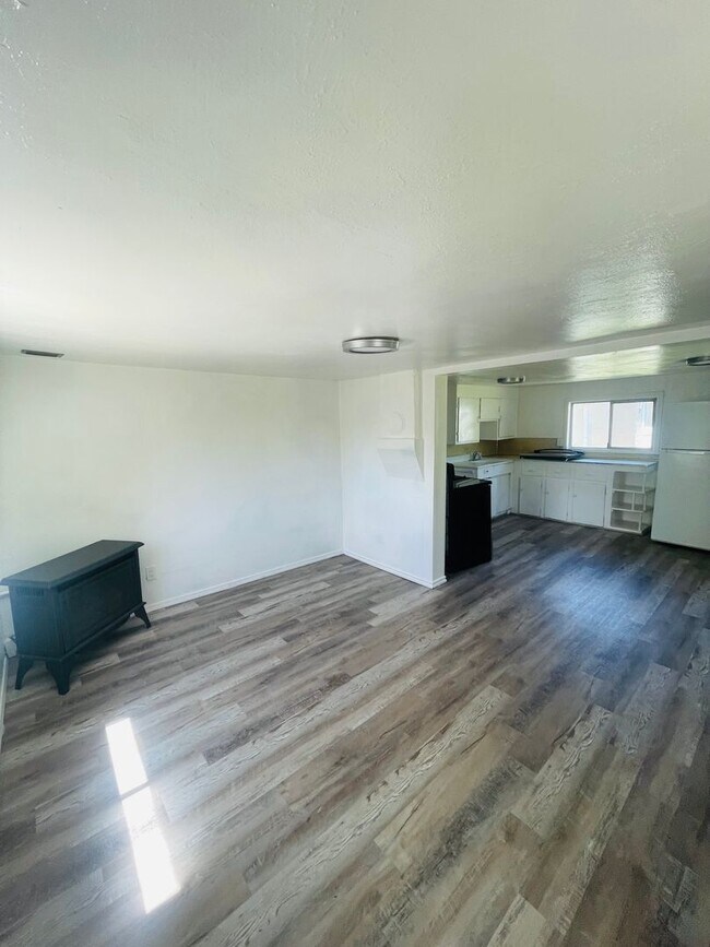 Foto del edificio - Cozy 2bdrm 1 bath house with yard and exte...