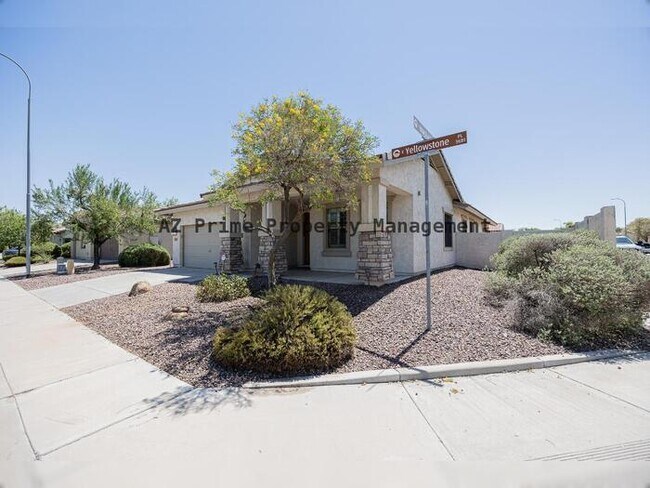 Building Photo - 3681 E Yellowstone Pl