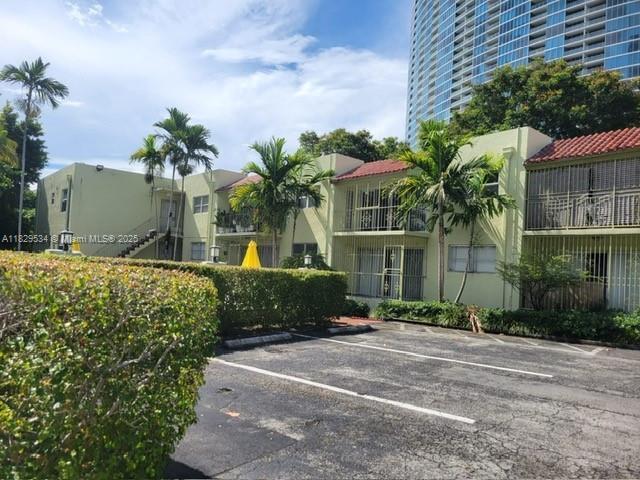 Foto del edificio - 520 NE 38th St
