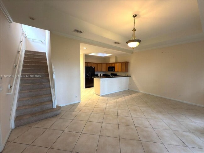 Building Photo - 531 SW 18th Ave