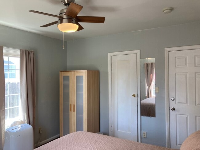 Bedroom - 832 Manzanita Ave