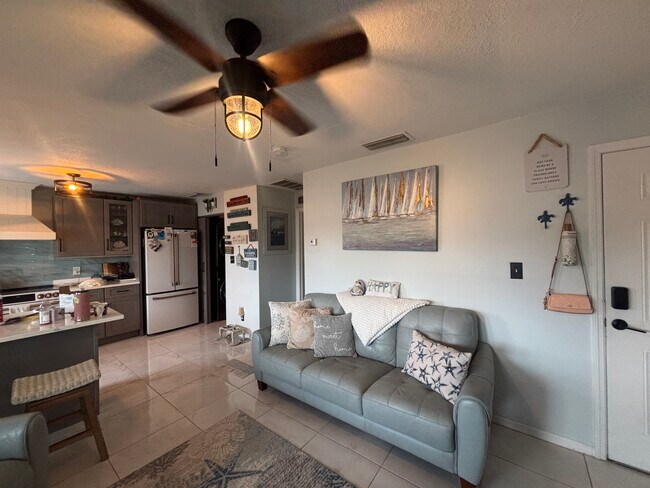 Building Photo - 5215 Coquina Key Dr SE