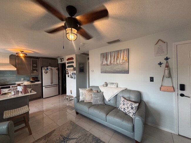 Building Photo - 5215 Coquina Key Dr SE