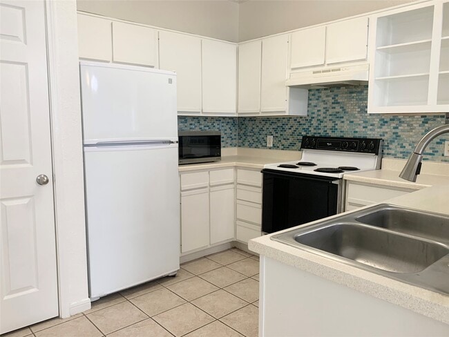 Building Photo - 1330 Old Spanish Trl