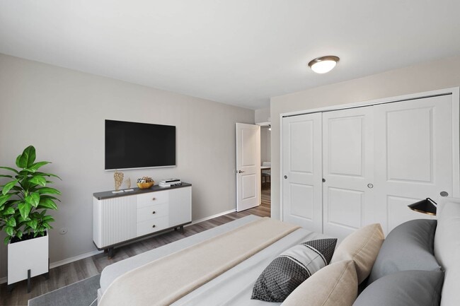 Building Photo - Town & Country Apartments