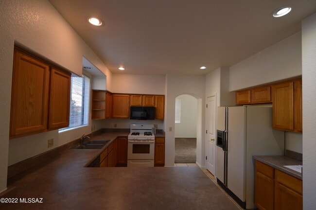 Building Photo - 5341 E Timrod St