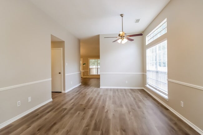 Building Photo - 4018 Hunnington Dr