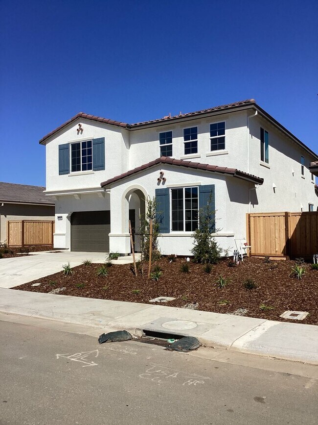 Foto del edificio - Modern Elegance: 5BR/3BA New Build in Elk ...