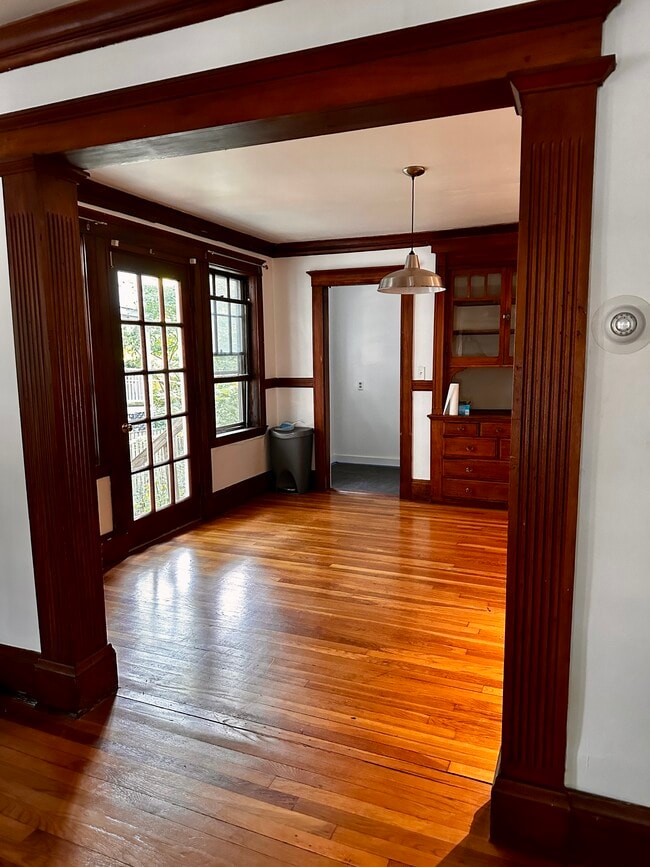 Building Photo - 142 Larch Rd