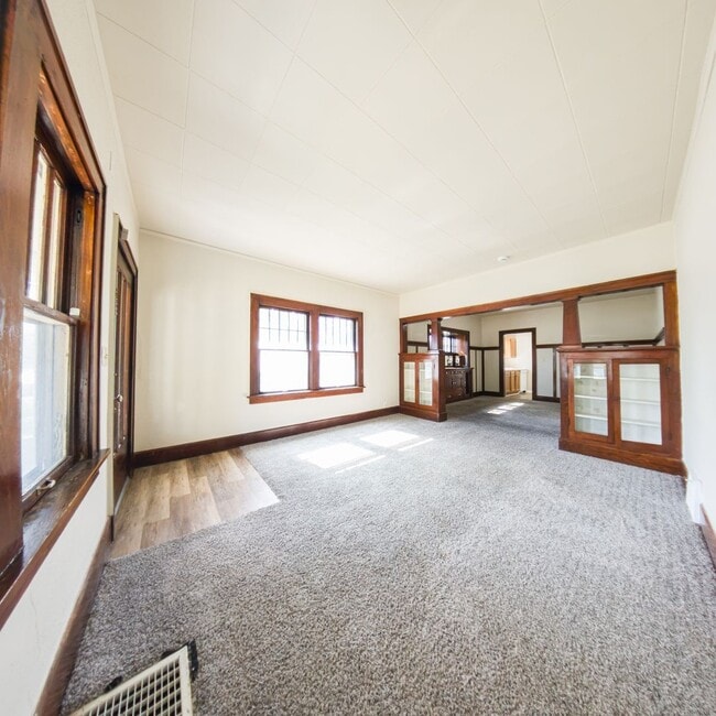Foto del edificio - Spacious 3 Bedroom 1 Bathroom Home