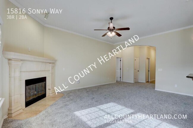 Foto del edificio - 15816 Sonya Way