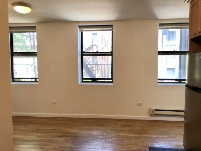 Building Photo - 273 Mott St