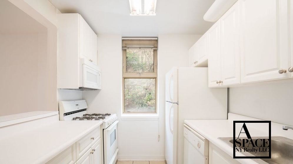 Building Photo - 346 East 63rd Street