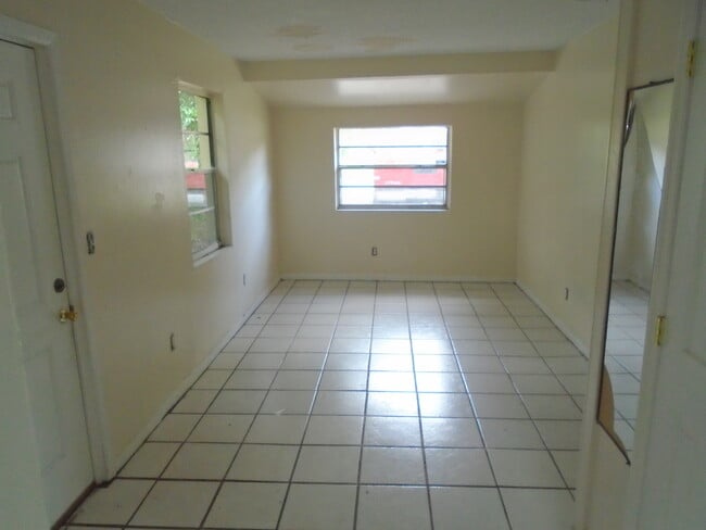 Foto del edificio - 37422 Warren Ave