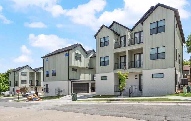 Foto del edificio - 619 Whitham Ave