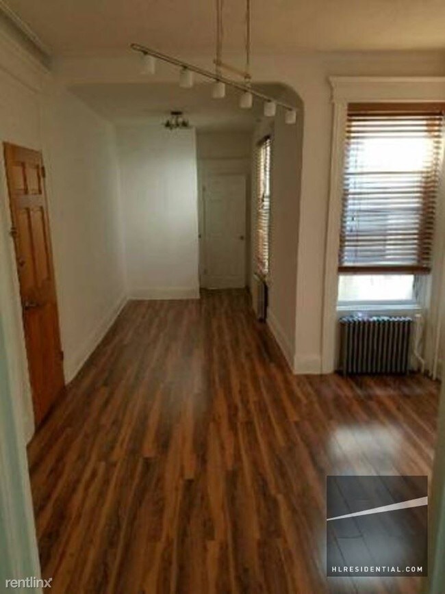 Building Photo - 2059 Gates Ave