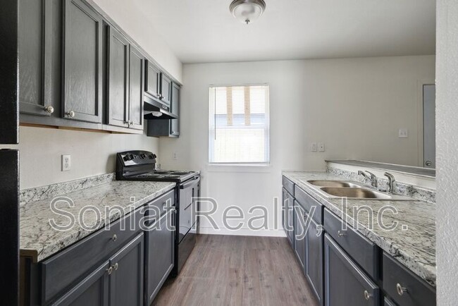 Building Photo - 7710 N Coronet Ct