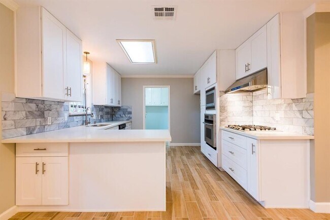 Foto del edificio - 5215 Jackwood St