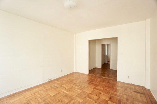 Building Photo - 610 W 164th St