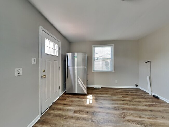 Foto del edificio - 8227 Dundalk Ave